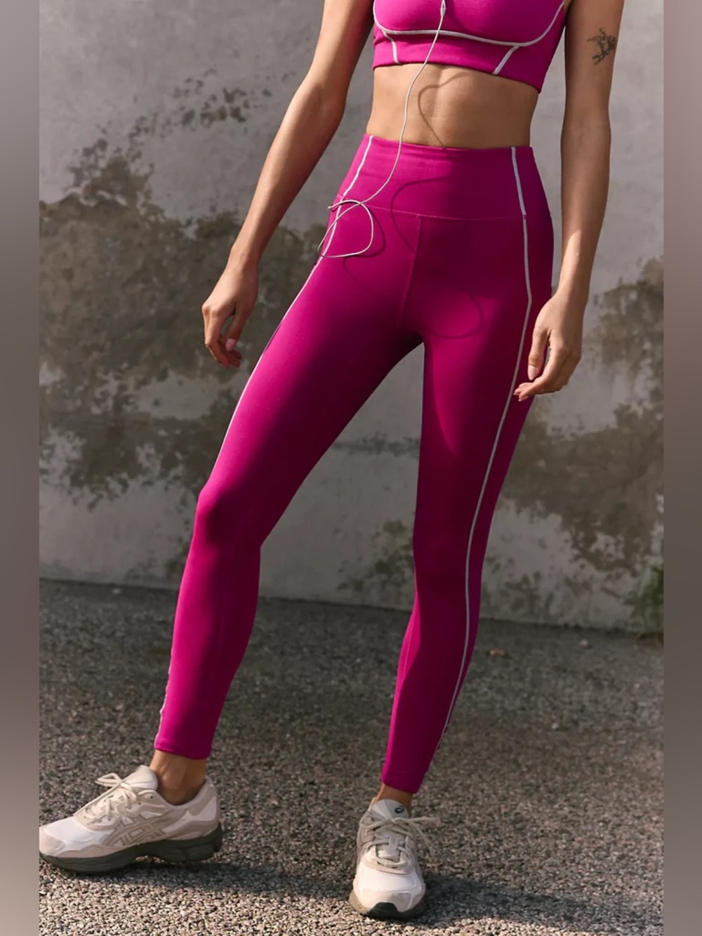 NWT new medium free people movement you’re a peach Leggings side pockets berry